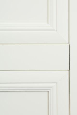 Багетная рамка двери Айскрим подчеркивает элементы полотна