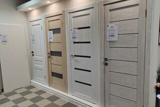Модели межкомнатных дверей в магазине в Краснодаре